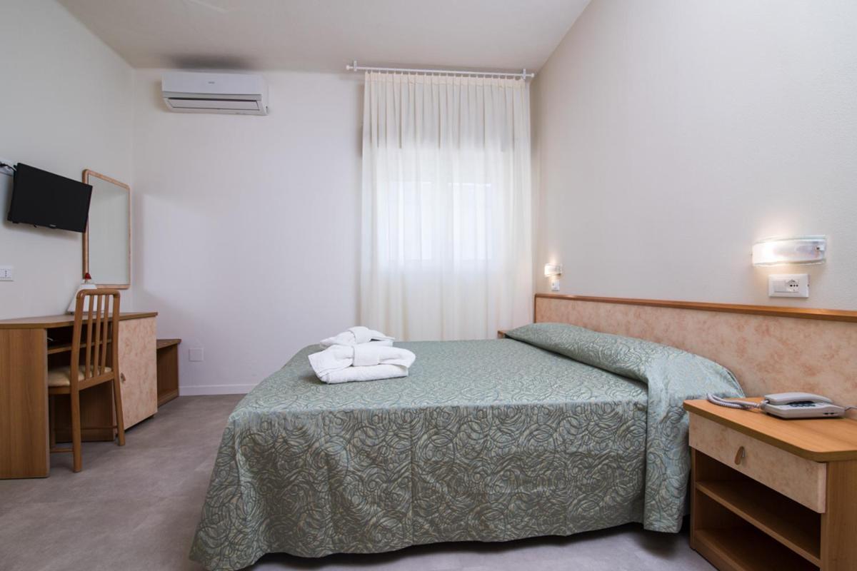 Hotel Ondina E Milazzo 切尔维亚 外观 照片