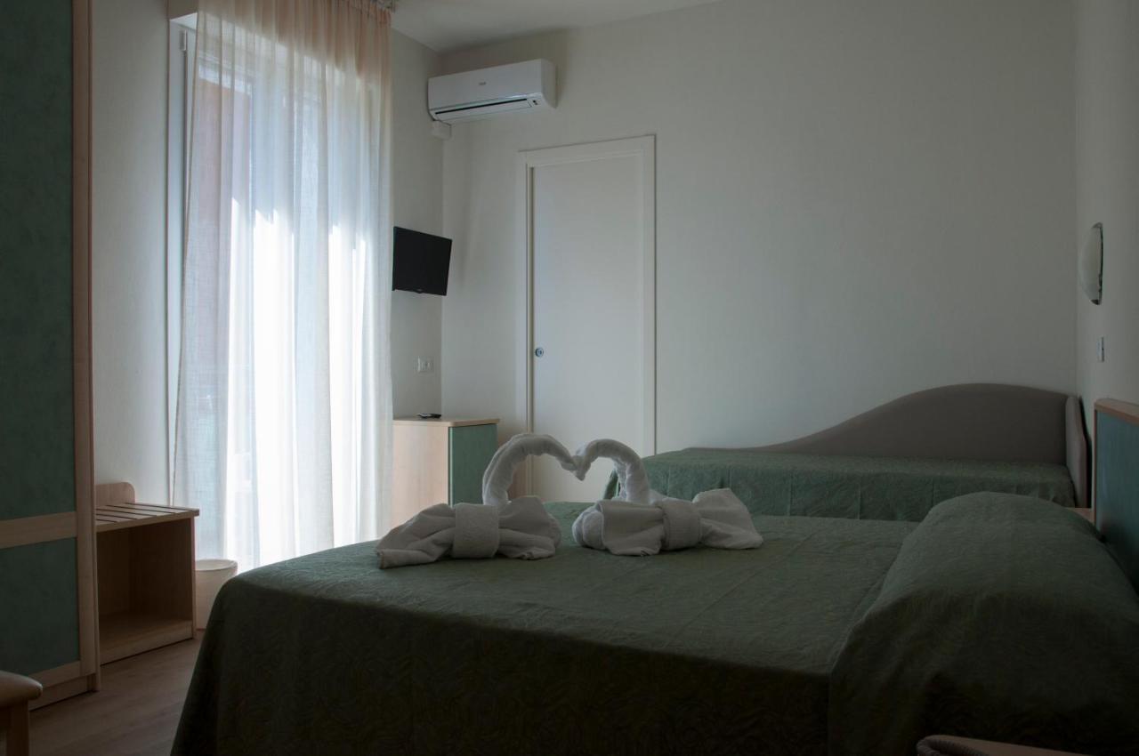 Hotel Ondina E Milazzo 切尔维亚 外观 照片