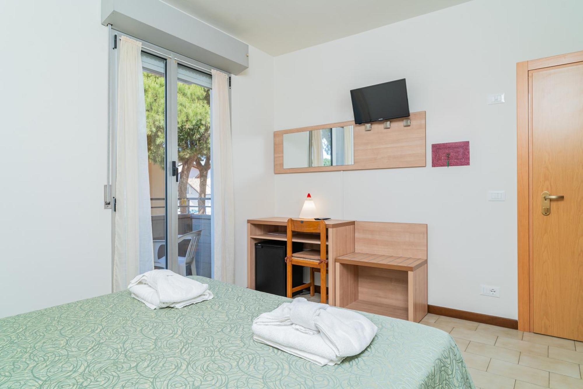 Hotel Ondina E Milazzo 切尔维亚 外观 照片