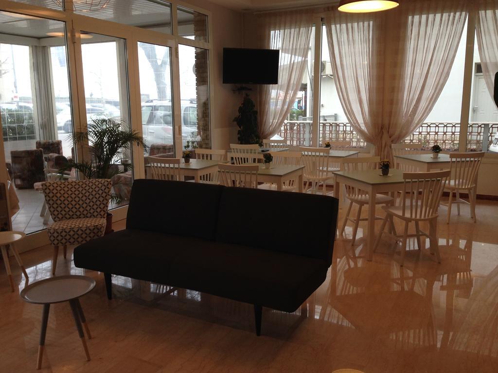 Hotel Ondina E Milazzo 切尔维亚 外观 照片